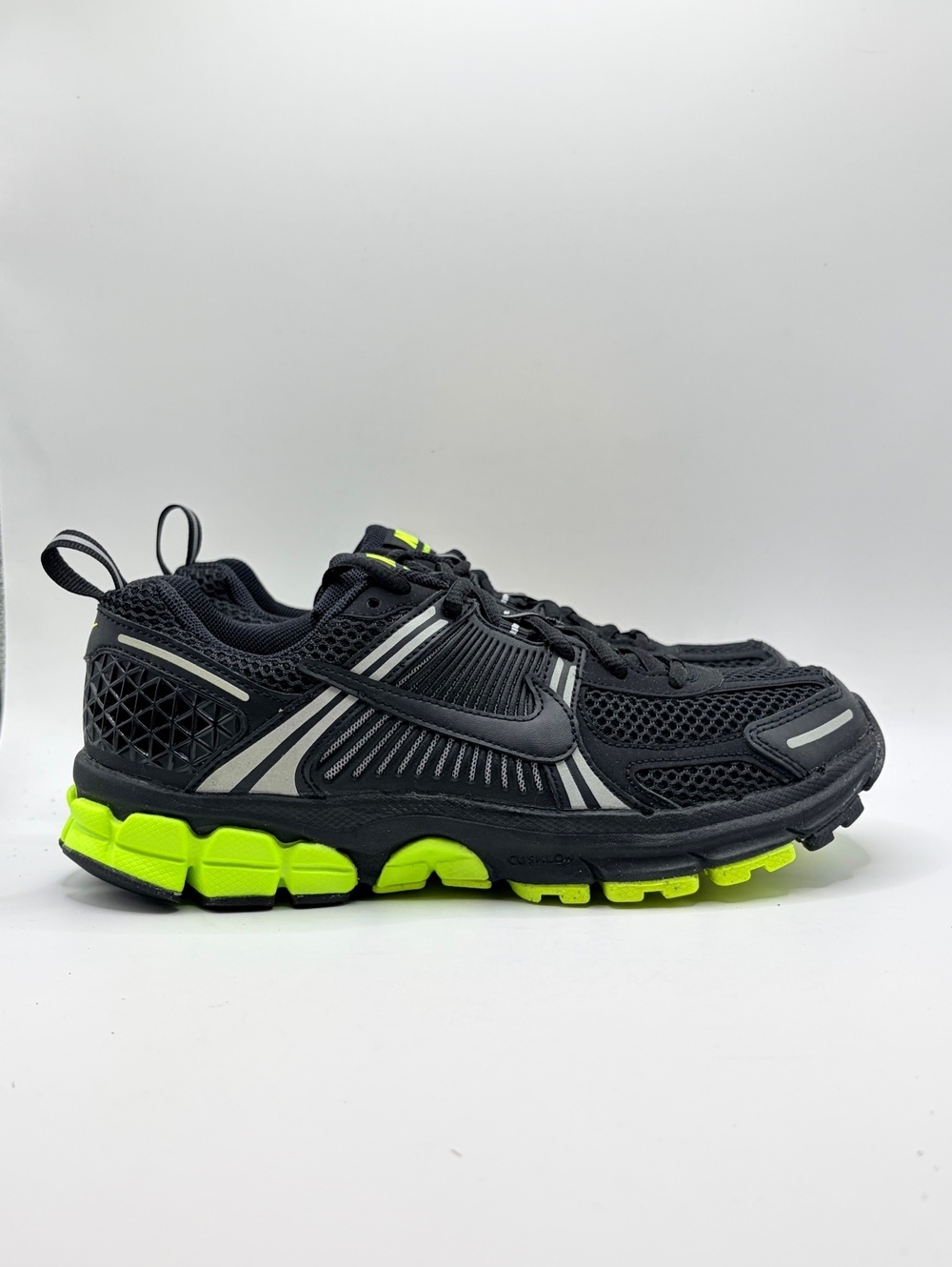 Nike Vomero 5 (GS) Black Volt Running Shoes Size 6Y/ 7.5 Womens